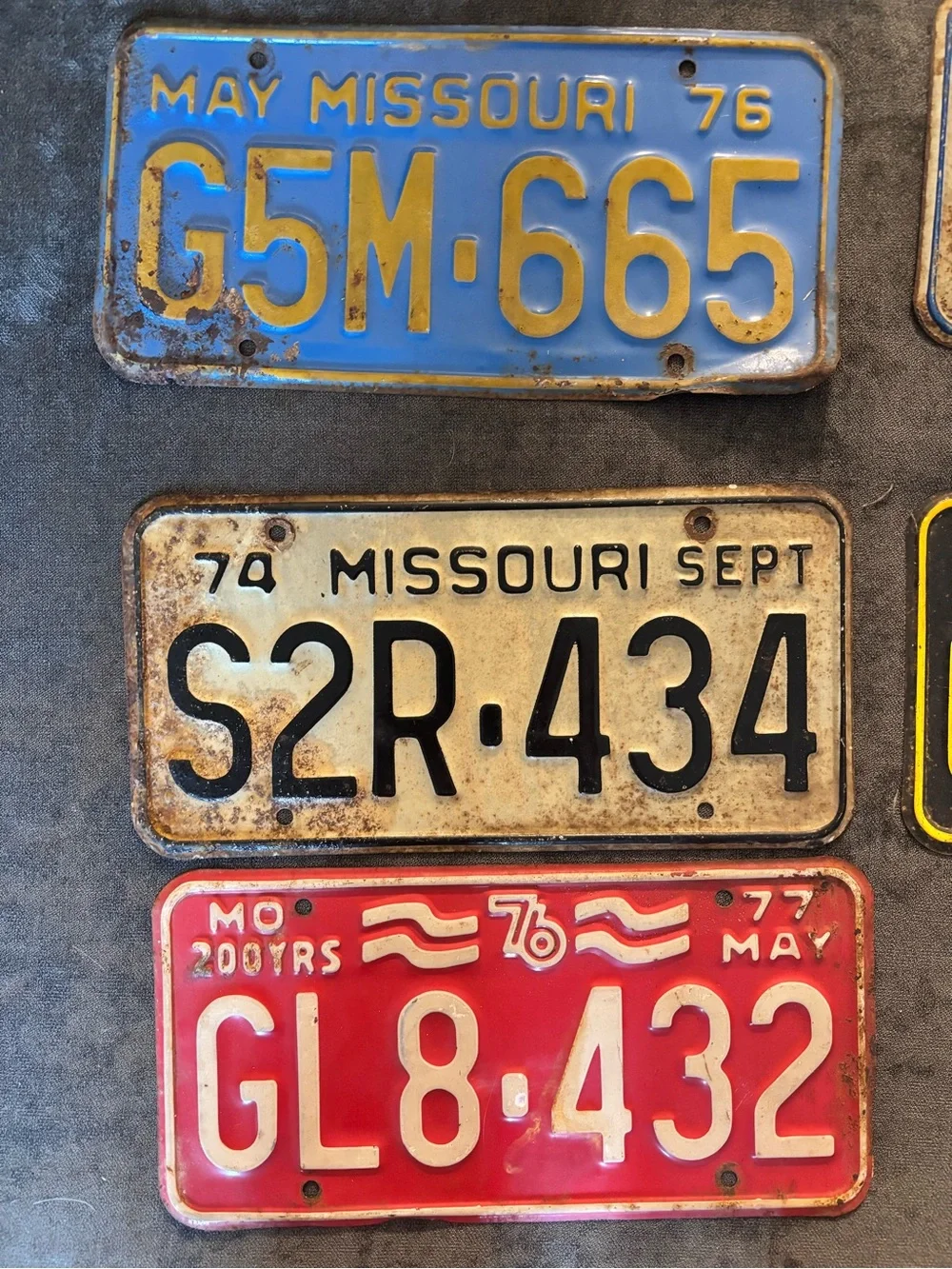 Vintage License Plate Wall Art Set - Blue, White, Black, Yellow, Red